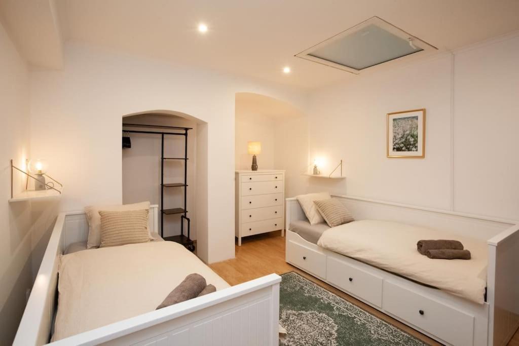 Emerald Apartment *